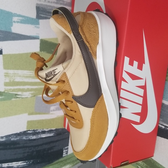 Nike Women's WMNS Waffle Debut In Brown Sesame Size 6 - Picture 5 of 11